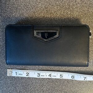Simply Vera faux leather wallet. Black NWOT.